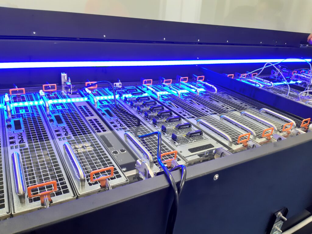 single-phase-vs-two-phase-immersion-cooling-immersion-cooling